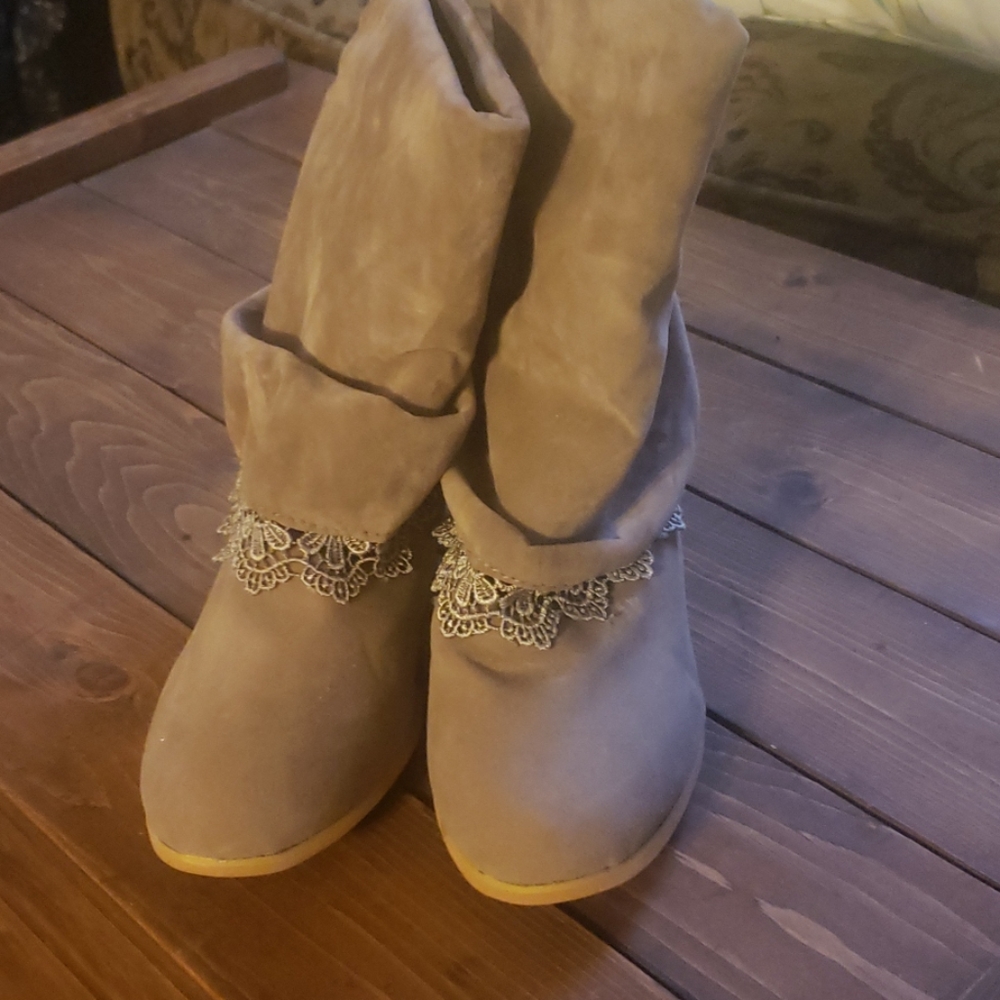 Tan ankle boots.